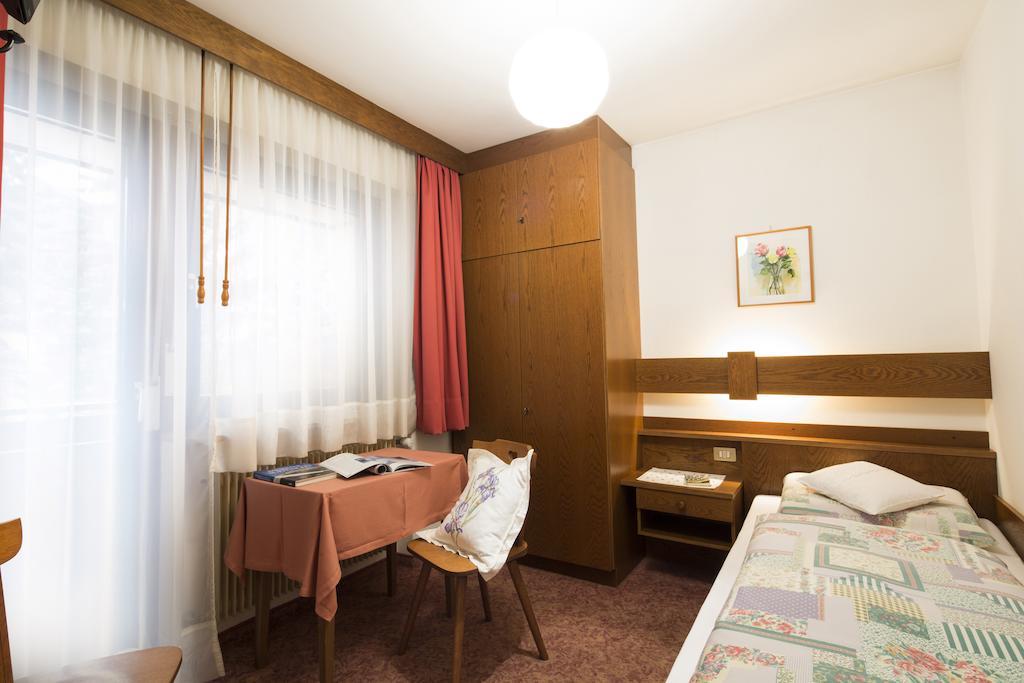 Ciasa Iris Hotel Colfosco Exterior photo